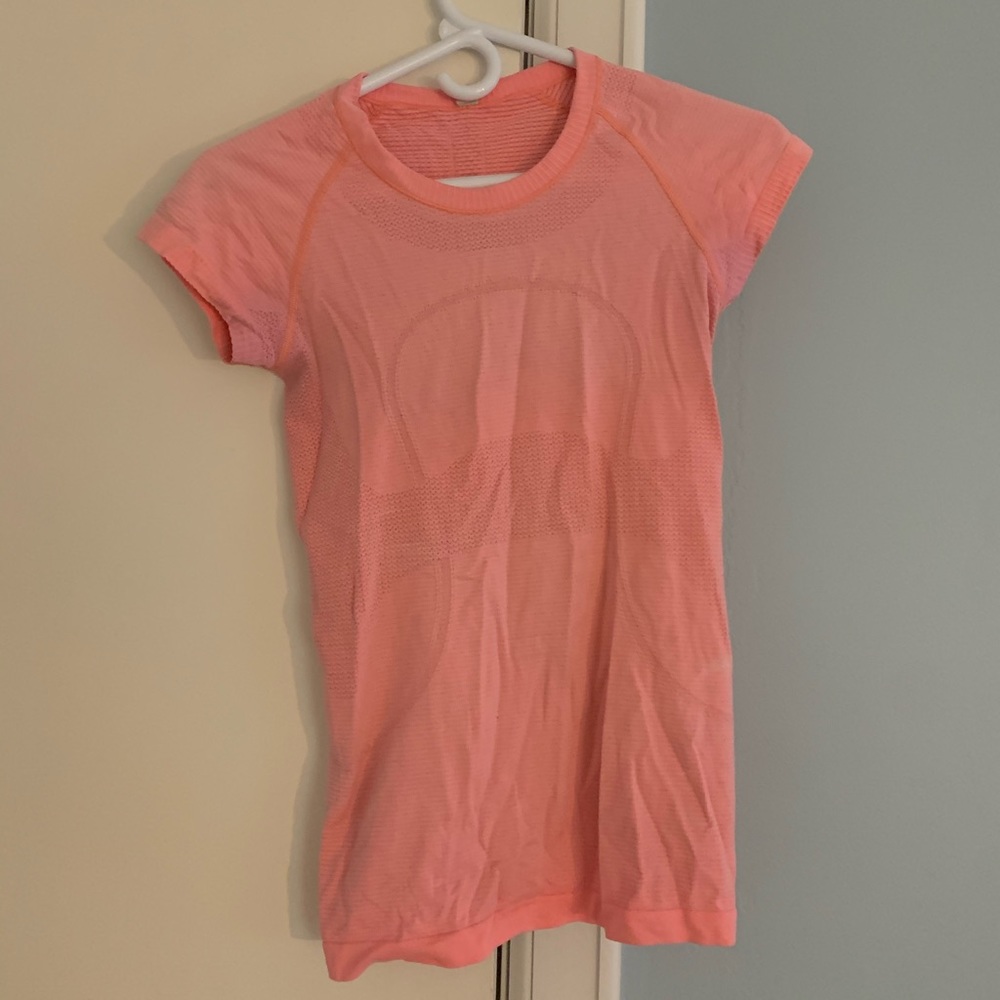 Women’s lululemon short sleeve top